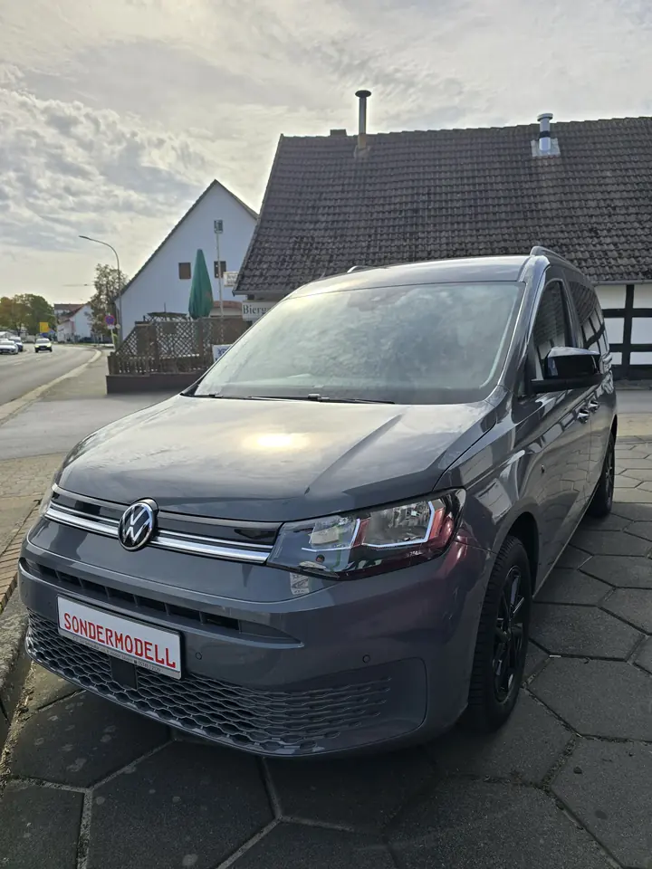 Volkswagen Caddy 1.5 TSI BMT Life mit Anhängerkupplung