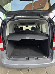 Volkswagen Caddy 1.5 TSI BMT Life Kofferraum mit Gepäckraumabdeckung